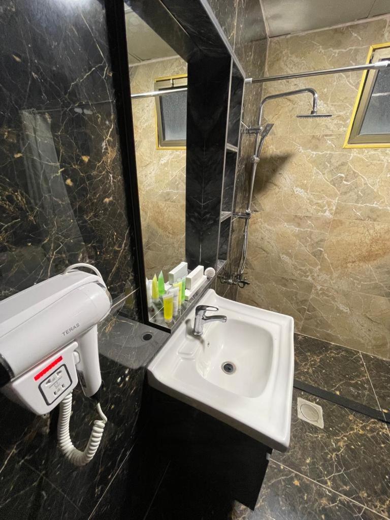 Madison Hotel Amman Extérieur photo